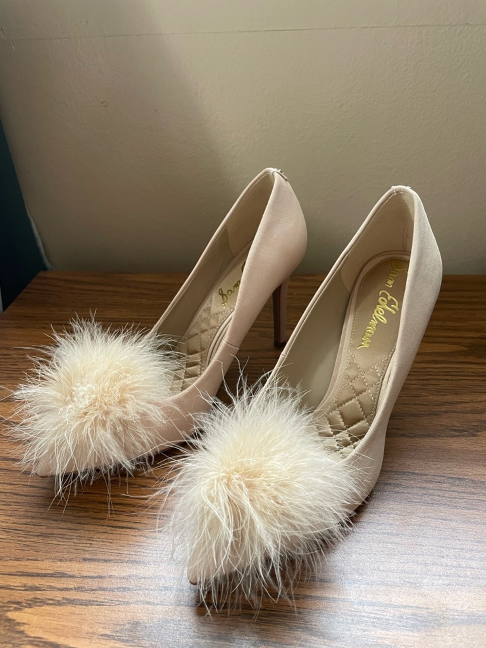 Sam Edelman Faux Fur Pom Ball Honey Sand Hazel Plush Pump Heels Size 7.5 - Picture 2 of 8